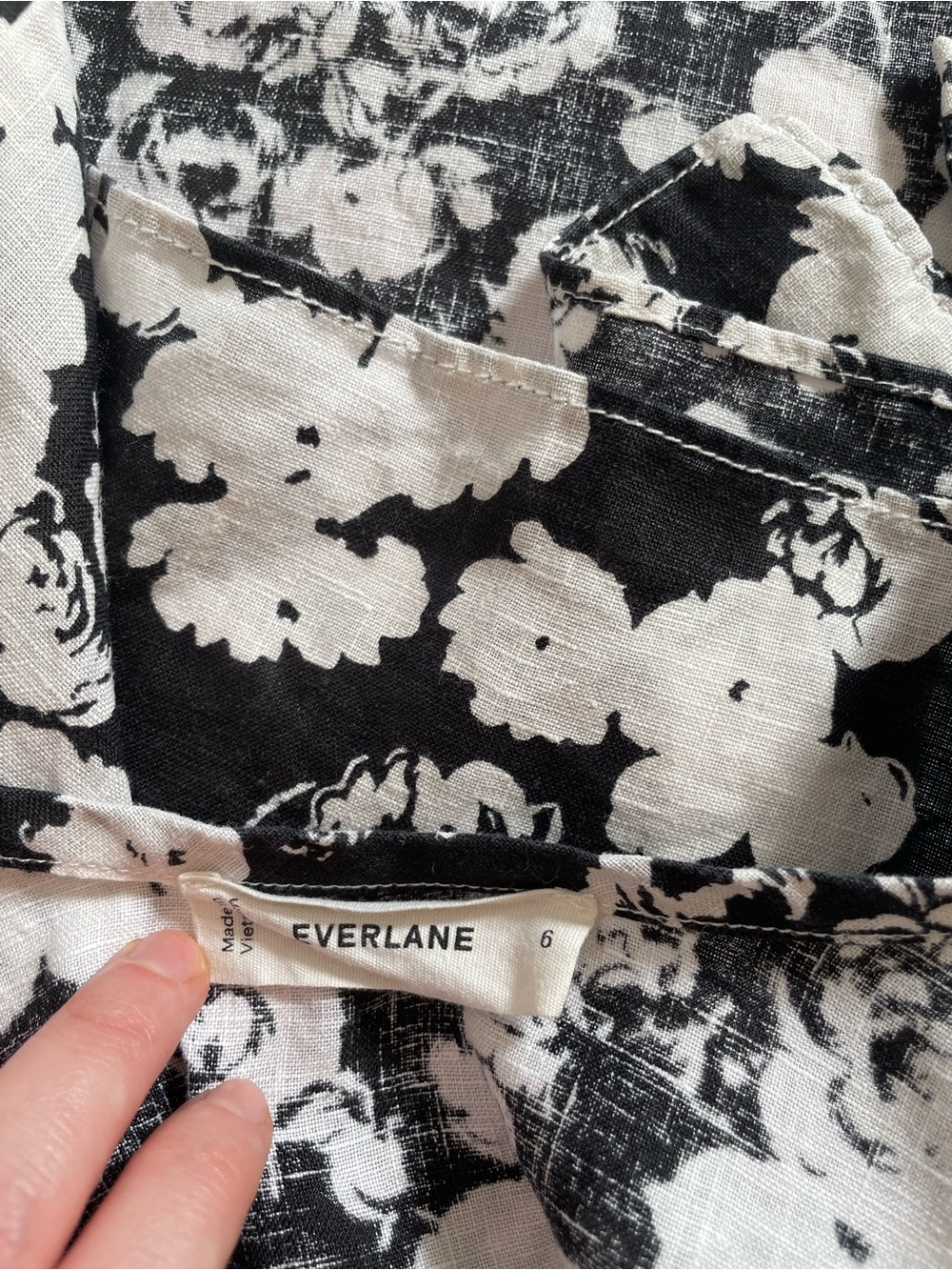 Everlane 100% linen scoop tank black / bone floral print sleeveless blouse sz 6 - Picture 6 of 8